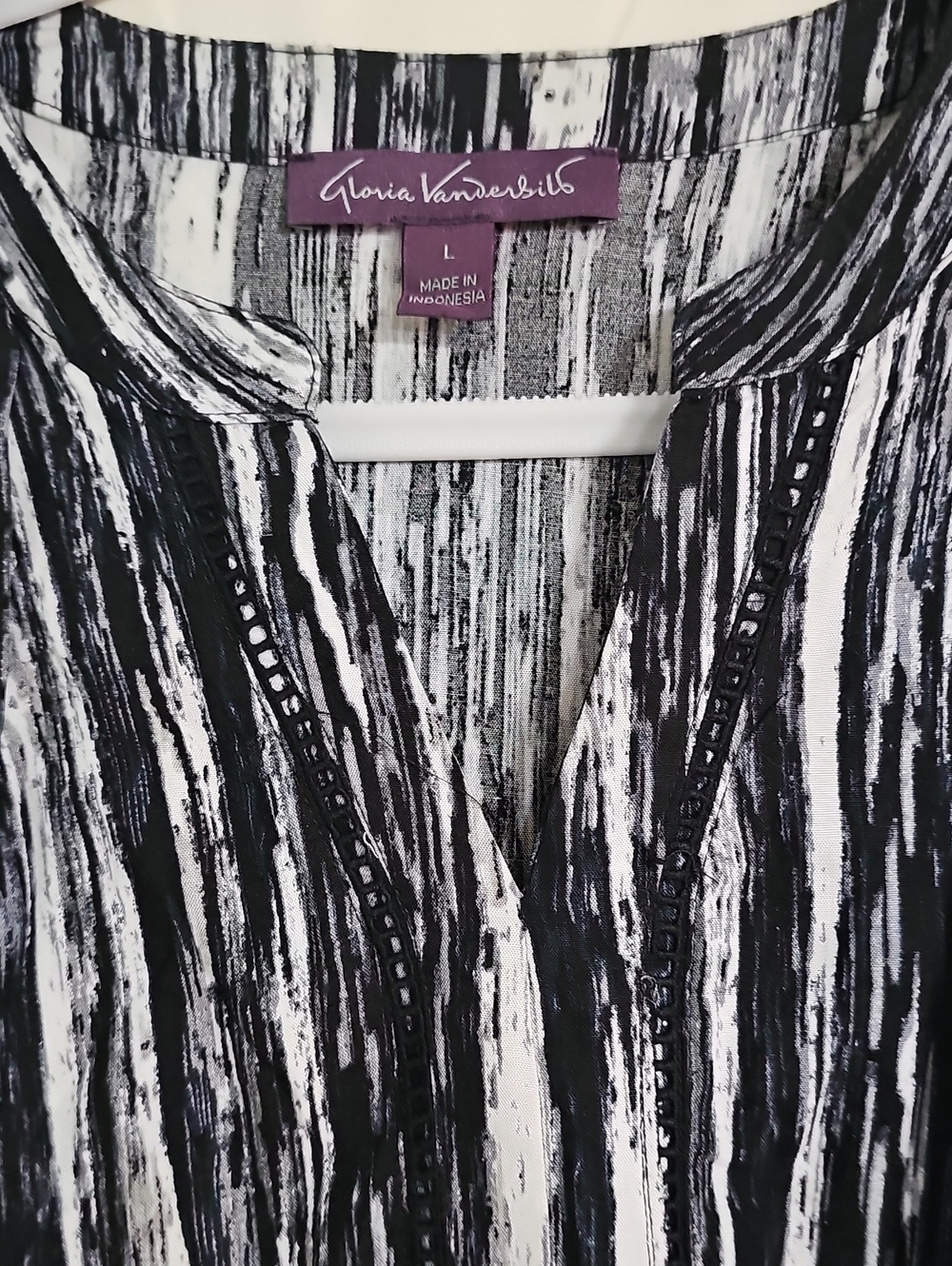 Gloria Vanderbilt Black and White Striped Brushstroke Blouse - Picture 2 of 6